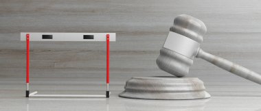 Spor Hukuku kavramı. Ahşap arka plan, 3d çizim engel ve yargıç tokmak.