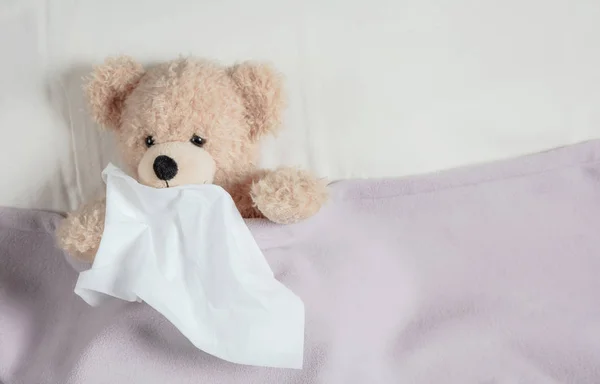 Konsep Dingin Lem Atau Alergi Cute Teddy Tempat Tidur Ditutupi — Stok Foto