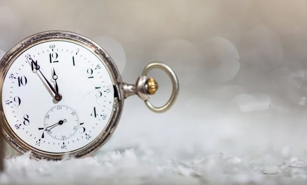 Nowy Rok Countdown Minut Północy Stary Zegarek Kieszonkowy Staroświecki Tło — Zdjęcie stockowe