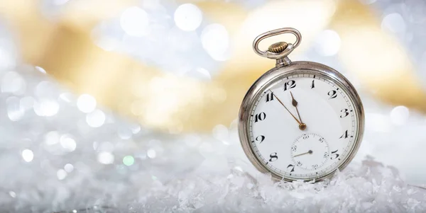 Cuenta Atrás Para Año Nuevo Minutos Medianoche Viejo Reloj Bolsillo — Foto de Stock