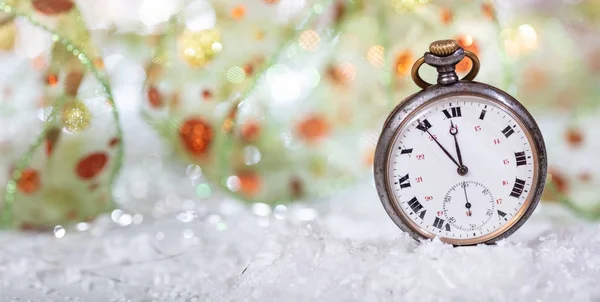 Conto Alla Rovescia Capodanno Minuti Mezzanotte Vecchio Orologio Sfondo Bokeh — Foto Stock
