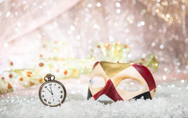 Countdown Zur Karnevalsparty Minuten Vor Mitternacht Auf Einer Alten Uhr — Stockfoto