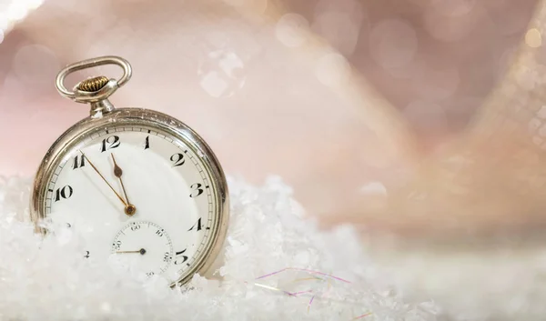 Cuenta Atrás Para Año Nuevo Minutos Medianoche Reloj Bolsillo Antigua —  Fotos de Stock