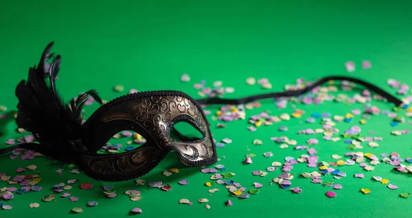 Carnival Party Venetian Mask Confetti Green Background Copy Space — Stock Photo, Image