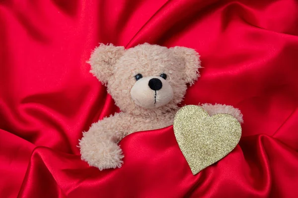 День Святого Валентина Вид Сверху Плюшевого Медведя Золотого Сердца Красном — стоковое фото