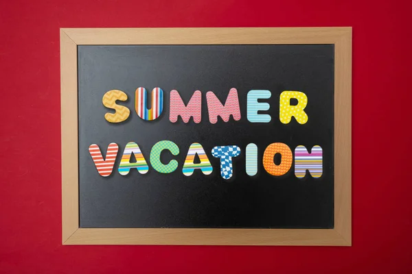 Conceito Férias Verão Chalkboard Preto Com Moldura Madeira Férias Verão — Fotografia de Stock
