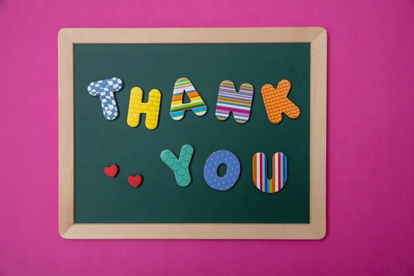Dank Kleurrijke Letters Het Woord Dank Een Groen Bord Met — Stockfoto