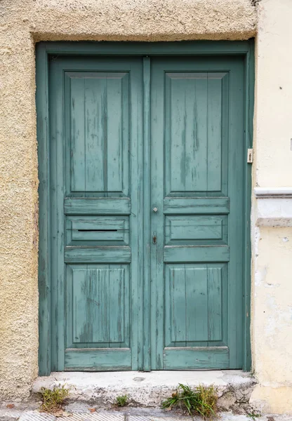 Porte Verte Usée Décolorée Bois Entrée Maison Fermée Bâtiment Traditionnel — Photo