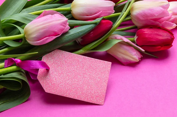 Moeders Womens Dag Concept Tulpen Boeket Lege Tag Helder Roze — Stockfoto