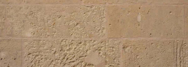 天然石材背景纹理 棕色米色 传统的石灰石墙外墙背景在马耳他 — 图库照片