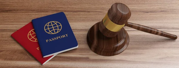 Иммиграционное Право Два Паспорта Молоток Судьи Деревянном Столе Баннер Иллюстрация — стоковое фото