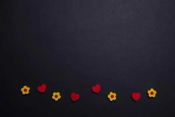 Dia Dos Namorados Cartão Saudação Pequenos Corações Madeira Flores Fundo — Fotografia de Stock