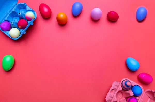 Huevos Pascua Colores Pastel Pintados Una Caja Cartón Fondo Color — Foto de Stock