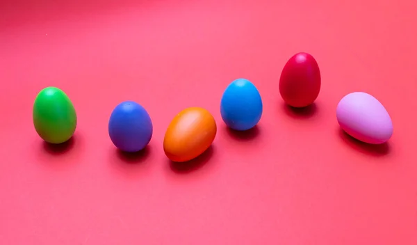 Huevos Pascua Colores Pastel Pintados Sobre Fondo Color Naranja — Foto de Stock