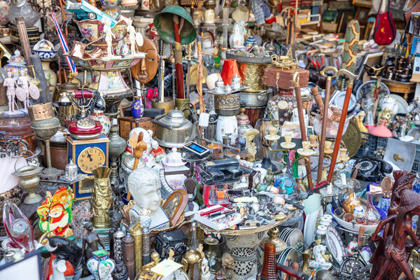 Греция, центр города. Винтажные подержанные товары в Монастираки
