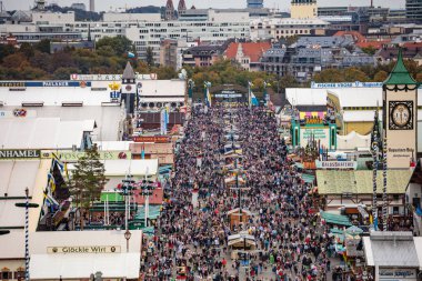 Festival kalabalıkta, Münih, Almanya, Oktoberfest, havadan görünümü