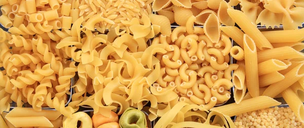 Uncooked varie forme pasta texture sfondo, banner — Foto Stock
