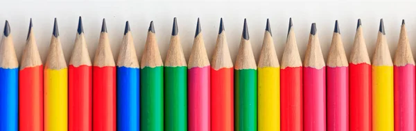 Színes ceruza a fehér színű háttér, banner, felülnézet — Stock Fotó