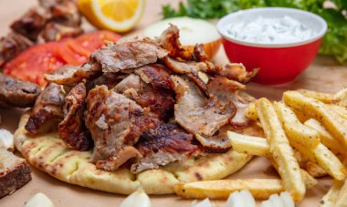 Shawarma gyros pide. Geleneksel Türk, Yunan et yemek pide