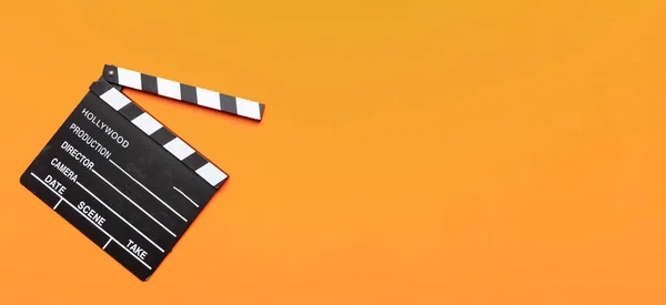 Filmplatte auf orangefarbenem Hintergrund, Banner, Draufsicht — Stockfoto