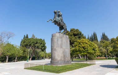Atina Yunanistan. Atina Yunanistan. Georgios Karaiskakis, şehir merkezinde Yunan devrimi kahraman heykeli, güneşli bir gün
