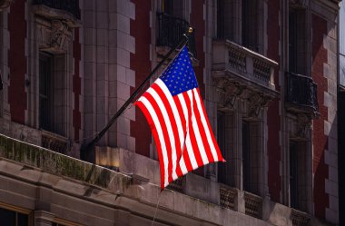 Manhattan New York şehir merkezinde Amerikan bayrağı