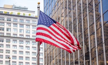 Manhattan New York şehir merkezinde Amerikan bayrağı