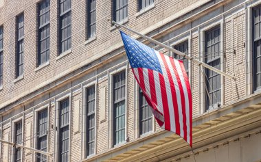 Manhattan New York şehir merkezinde Amerikan bayrağı