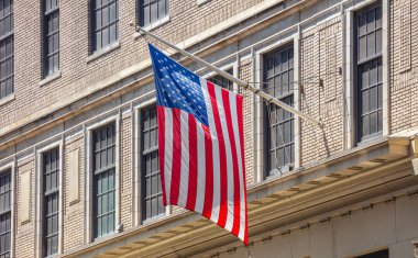 Manhattan New York şehir merkezinde Amerikan bayrağı