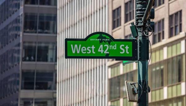 Bryant Park, West 42e straatnaambord. New York, Manhattan centrum — Stockfoto