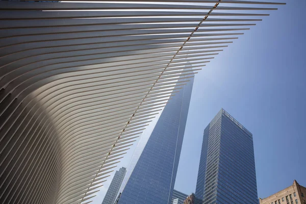 New York, Manhattan. Ground Zero alanı, mavi gökyüzü arka plan karşı Gökdelenler