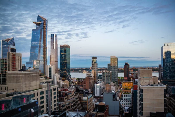 Εναέρια θέα του Δημαρχείου του Μανχάταν, Νέα Υόρκη, συννεφιασμένη ανοιξιάτικη μέρα — Φωτογραφία Αρχείου