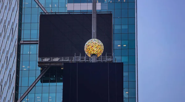 New York, Times Square.  Crystal ball and black blank billboards — Stock Photo, Image