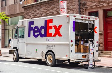 New York, Amerika Birleşik Devletleri. Fedex kamyon teslim paketleri