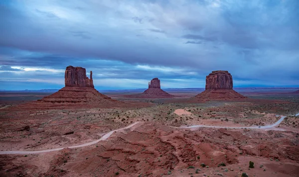 Monument Valley Tribal Park en la frontera entre Arizona y Utah, EE.UU. — Foto de Stock