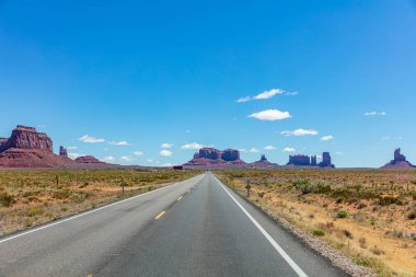 Monument Valley otoyolu, Arizona-Utah sınırındaki Tribal Park, ABD