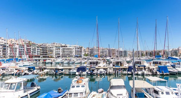 Marina Zeas in Piraeus, Greece. Many white moored yachts. Reflection of boats, blue calm sea, city and sky background. — Stock Photo, Image