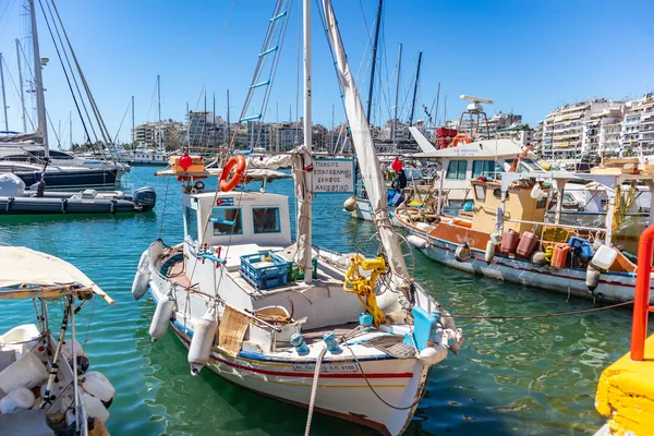 Marina Zeas in Piraeus, Greece. Many moored fishing-boats in sea. City and sky background. — Stock Photo, Image