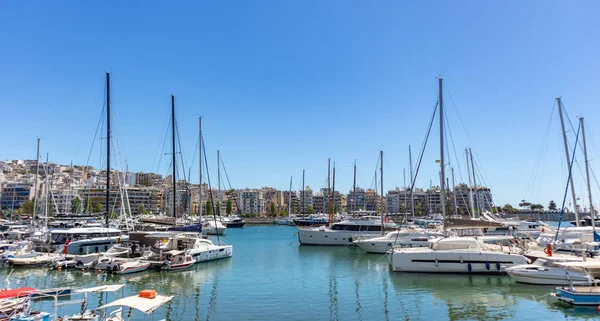 Marina Zeas in Piraeus, Greece. Many moored yachts. Reflection of boats, blue calm sea, city and sky background — Stock Photo, Image
