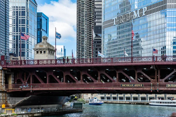 Chicago Illinois gratte-ciel de la ville, fond bleu ciel — Photo