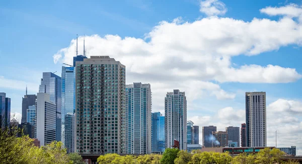 Chicago Illinois rascacielos de la ciudad, fondo cielo azul — Foto de Stock