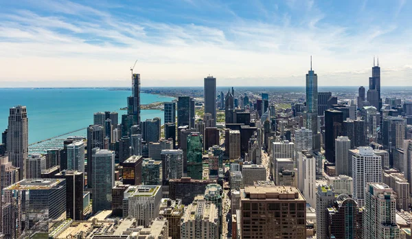 Gratte-ciel de Chicago vue aérienne, fond bleu ciel. Observation Skydeck — Photo