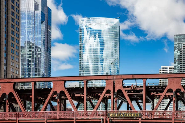 시카고 일리노이 시 고층 빌딩, 푸른 하늘 배경 — 스톡 사진