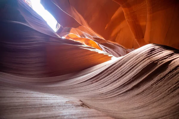 Antelope Canyon, cerca de Page, Arizona, EE.UU. Formaciones de arenisca en la nación Navajo —  Fotos de Stock