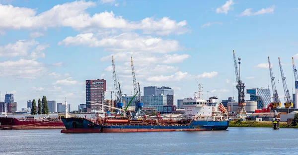 Porto di Rotterdam, Paesi Bassi. Affari logistici, carico carico scarico — Foto Stock