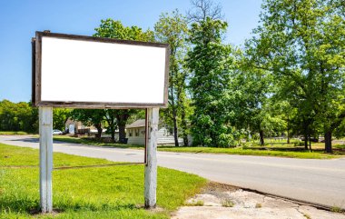 Reklam için Billboard boş beyaz, Amarillo Texas eski yıpranmış, bahar güneşli gün
