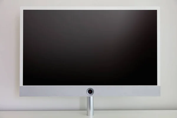 TV pantalla plana en blanco en el fondo de la pared, espacio para copiar —  Fotos de Stock