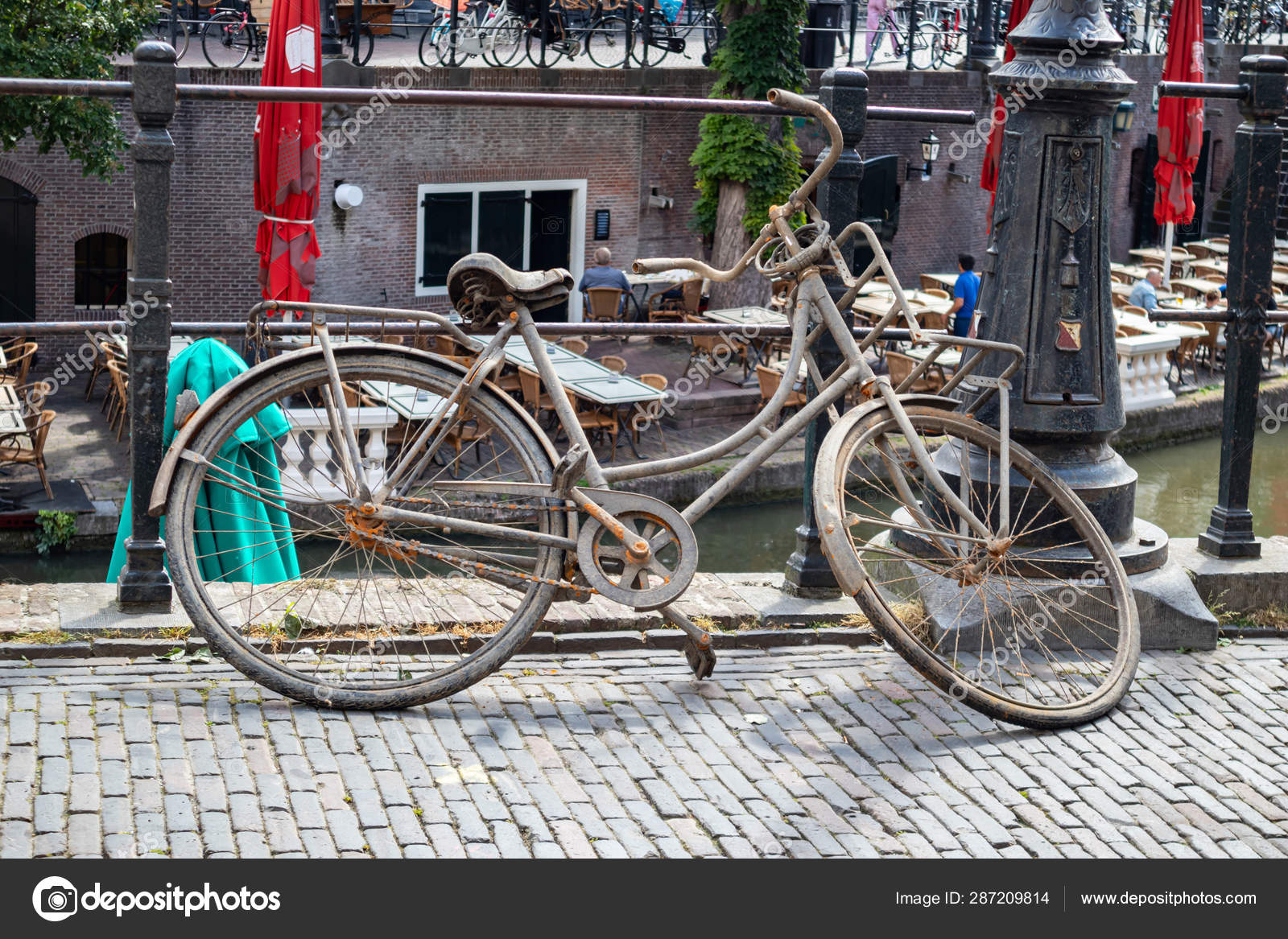 rusty old bike