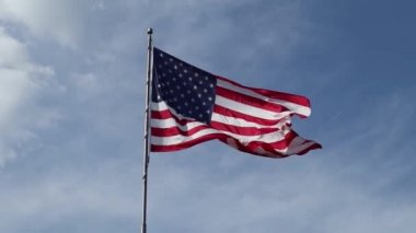 ABD sembolü. Bir kutup üzerinde Amerika Birleşik Devletleri bayrağı
