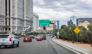 Las Vegas şehri. Nevada Amerika'da sabah. Güneşli bahar günü, mavi gökyüzü